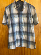 Load image into Gallery viewer, Size Medium Kuhl Men's Short Sleeve Shirt

