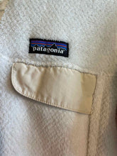 Load image into Gallery viewer, Size Medium Patagonia White Women's Long Sleeve Shirt
