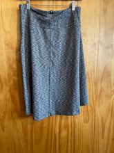 Load image into Gallery viewer, Size S The North Face Grey Skirt
