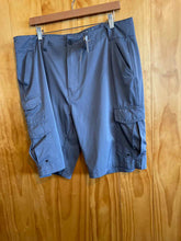 Load image into Gallery viewer, Size 36 Denali Men's Shorts
