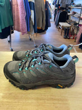 Load image into Gallery viewer, Women&#39;s Shoe Size 8.5 Merrell Grey Hiking Shoes
