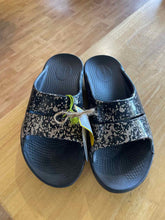 Load image into Gallery viewer, Shoe Size 8 Oofos Black Print Women's  Casual Shoes
