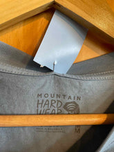 Load image into Gallery viewer, Size Medium Mountain Hardwear Men&#39;s Short Sleeve Shirt
