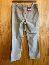 Load image into Gallery viewer, Size 34 Weatherproof Vintage Men&#39;s Pants
