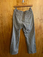 Load image into Gallery viewer, Size 30x32 Mountain Kahkis Men's Pants
