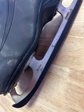 Load image into Gallery viewer, Riedell 9 Ice Skates
