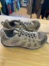 Load image into Gallery viewer, Shoe Size 8 Columbia Brown Hiking Shoes

