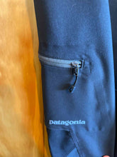 Load image into Gallery viewer, Size 6 Patagonia Black Women's Hiking Pants
