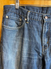 Load image into Gallery viewer, Size 34 Levi's Men's Jeans
