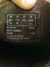 Load image into Gallery viewer, 7.5 Clarks Men's Shoes
