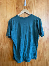 Load image into Gallery viewer, Size Medium Nike Men&#39;s Short Sleeve Shirt

