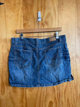 Load image into Gallery viewer, Size 11 Hydraulic Blue Skirt
