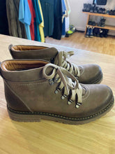 Load image into Gallery viewer, Women&#39;s Shoe Size 41 Biza Brown Boots
