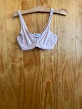Load image into Gallery viewer, Women Size 34D Lululemon Dusty Pink Sports Bra
