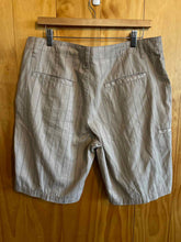 Load image into Gallery viewer, Size 34 Reef Men's Shorts

