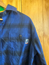 Load image into Gallery viewer, Size M 40 Grit By Duluth Trading Men's Long Sleeve Shirt
