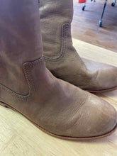 Load image into Gallery viewer, Shoe Size 8 Frye Light Brown Boots
