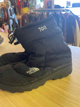 Load image into Gallery viewer, Shoe Size 8 The North Face Black Boots
