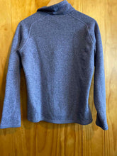 Load image into Gallery viewer, Size Large Patagonia Purple Women's Fleece Sweatshirt
