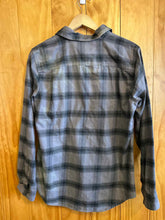 Load image into Gallery viewer, Size Medium Duluth Trading Men's Flannel
