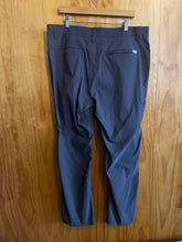 Load image into Gallery viewer, Size 38x30 Orvis Men's Pants
