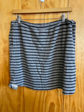 Load image into Gallery viewer, Size 3 Sundry Grey Skirt
