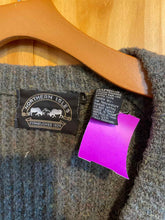 Load image into Gallery viewer, Size Large Northern Isles Men&#39;s Sweater &amp; Sweatshirt
