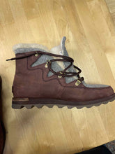 Load image into Gallery viewer, Shoe Size 8 Sorel Brown Boots
