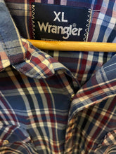 Load image into Gallery viewer, Size XL Wrangler Men's Short Sleeve Shirt
