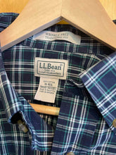 Load image into Gallery viewer, Size M LL Bean Men's Long Sleeve Shirt
