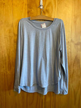 Load image into Gallery viewer, Size 1X Athleta light grey Women's Long Sleeve Shirt
