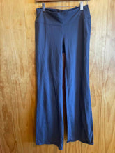 Load image into Gallery viewer, Size M Athleta Grey Women&#39;s Pants

