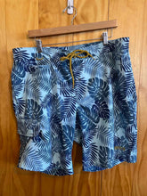 Load image into Gallery viewer, Size 36 Duluth Trading Co. Men's Swim Trunks
