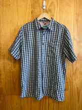 Load image into Gallery viewer, Size Large The North Face Men&#39;s Short Sleeve Shirt
