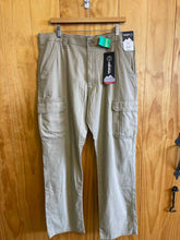 Load image into Gallery viewer, Size 36x32 Wrangler Men&#39;s Pants
