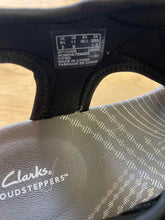 Load image into Gallery viewer, Women&#39;s Shoe Size 11 Clarks Sandals
