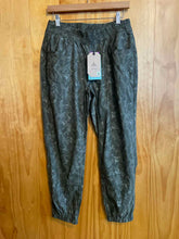 Load image into Gallery viewer, Size 10 Prana Green Women&#39;s Pants

