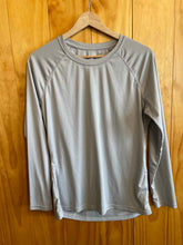 Load image into Gallery viewer, Size M Baleaf Grey Women's Long Sleeve Shirt

