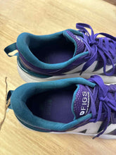 Load image into Gallery viewer, Women's Shoe Size 8.5 Figs Purple Shoes
