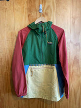 Load image into Gallery viewer, Women Size Medium LL Bean Multi-Color Women's Light Jacket
