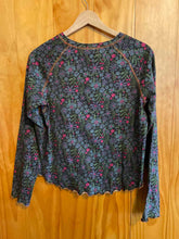 Load image into Gallery viewer, Size Medium natural life Green Women&#39;s Long Sleeve Shirt
