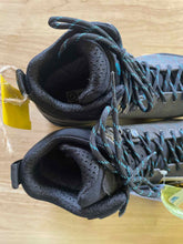 Load image into Gallery viewer, Shoe Size 5 Scarpa Grey Hiking Boots
