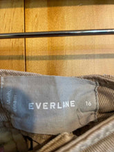 Load image into Gallery viewer, Size Large Everlane Tan Women's Pants
