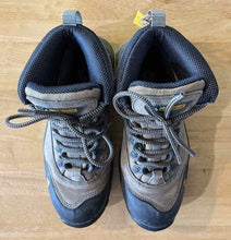 Load image into Gallery viewer, Shoe Size 6 vasque Brown Boots
