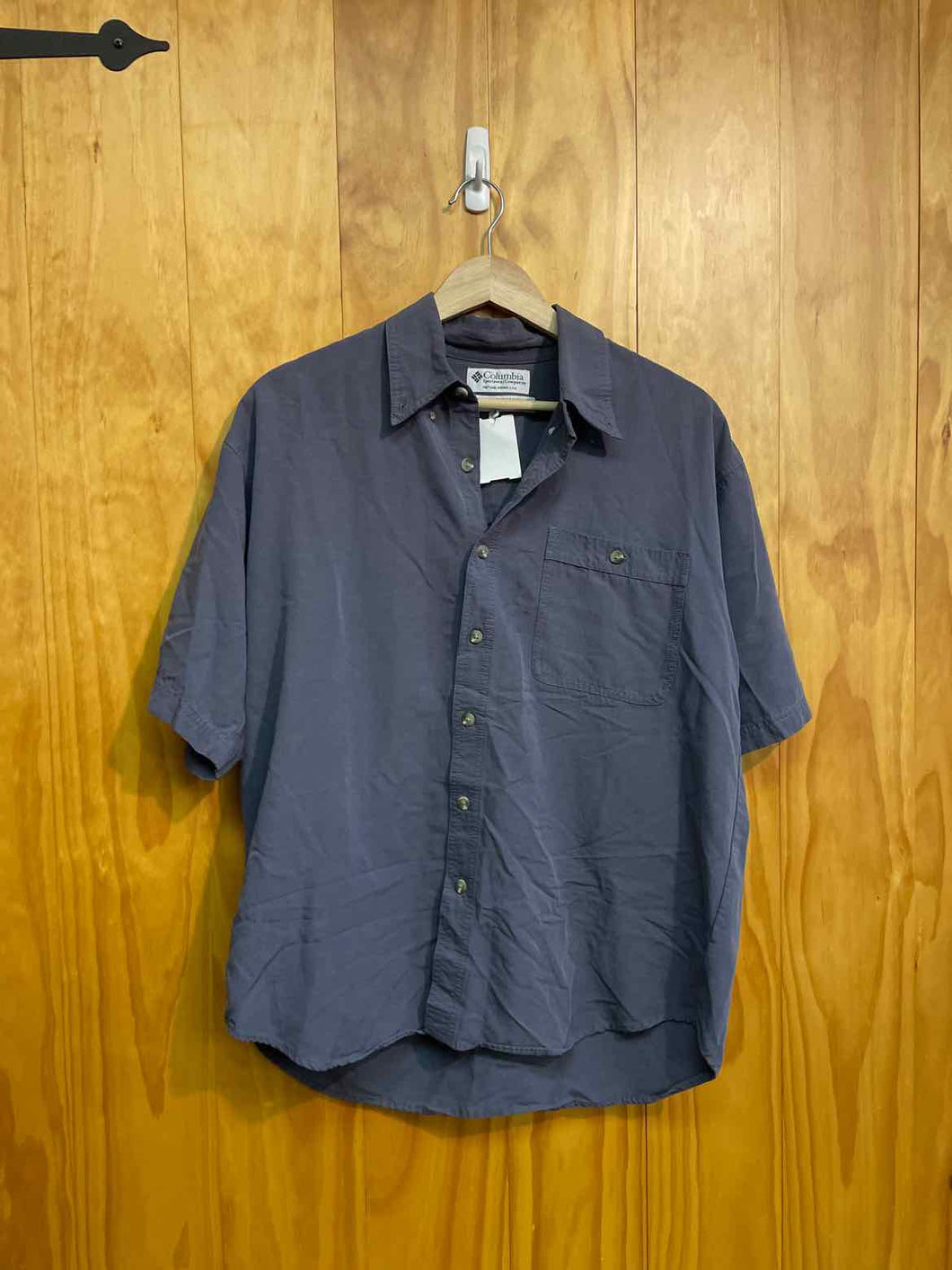 Size Medium Columbia Men's Short Sleeve Shirt