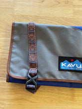 Load image into Gallery viewer, Kavu Travel Bag

