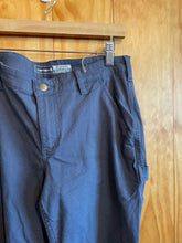 Load image into Gallery viewer, Size 6 Short Carhartt Grey Women&#39;s Pants

