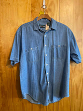 Load image into Gallery viewer, Size Large American Eagle Men's Short Sleeve Shirt
