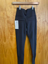 Load image into Gallery viewer, Size XXS Athleta Black Women's Short Sleeve Shirt
