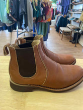 Load image into Gallery viewer, Women&#39;s Shoe Size 7.5 Red Wing Brown Boots
